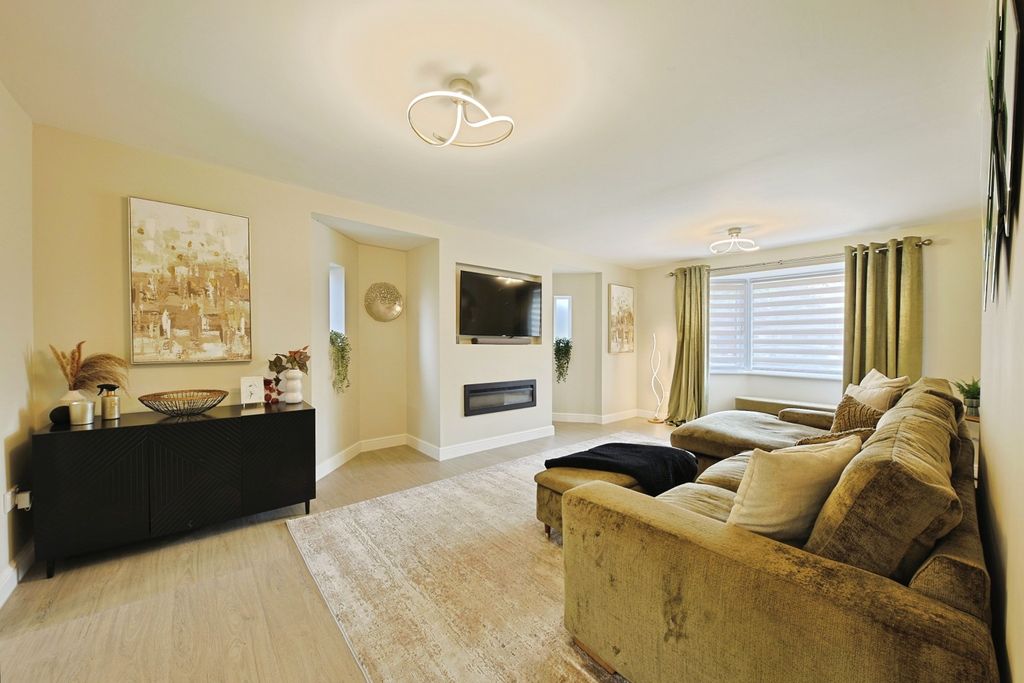 Property photo 2 of 22 5373163