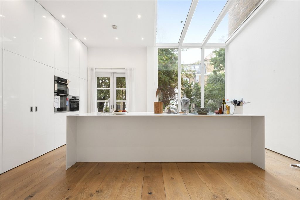 Property photo 3 of 17 Kitchen