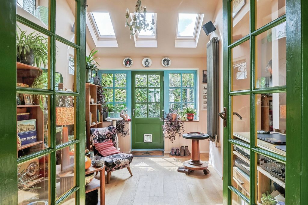 Property photo 3 of 19 Pbox-Img.Jpg