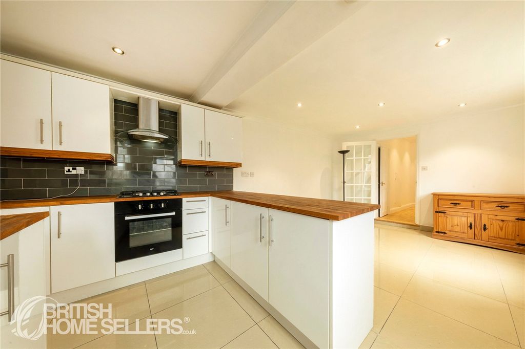 Property photo 2 of 15 Picture No. 10