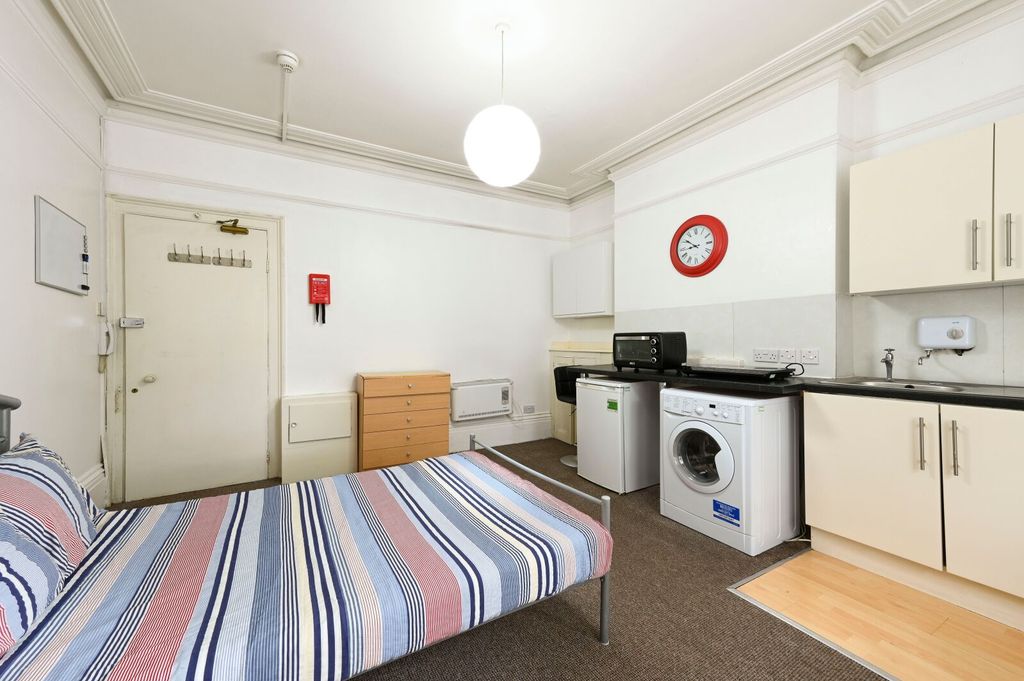 Property photo 3 of 6 Picture No. 04