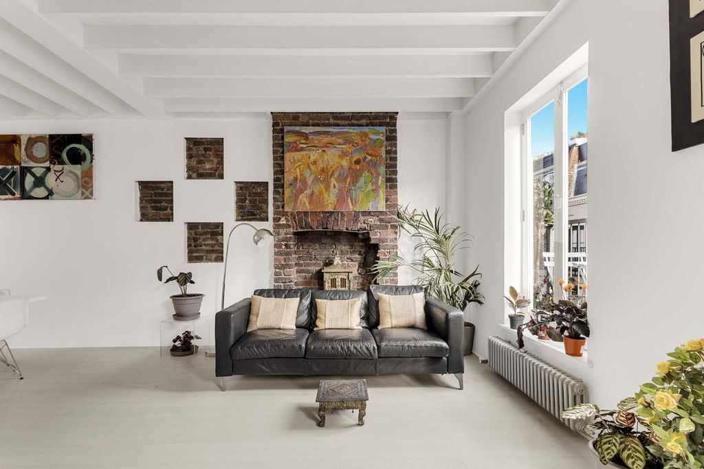 Property photo 1 of 16 Living Room