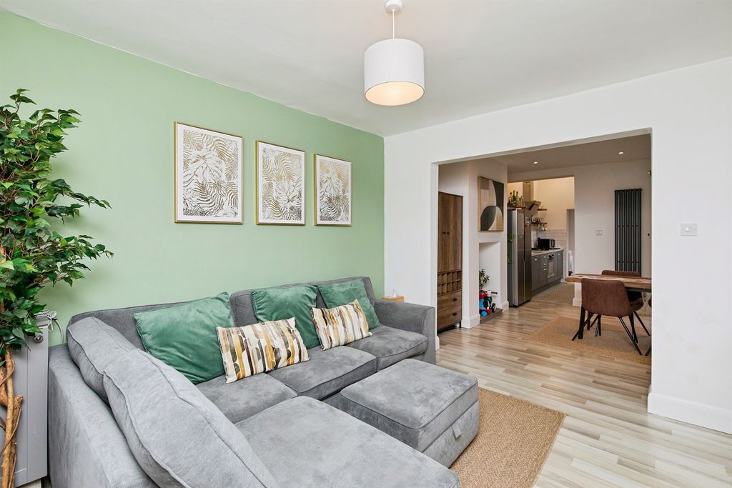 Property photo 3 of 20