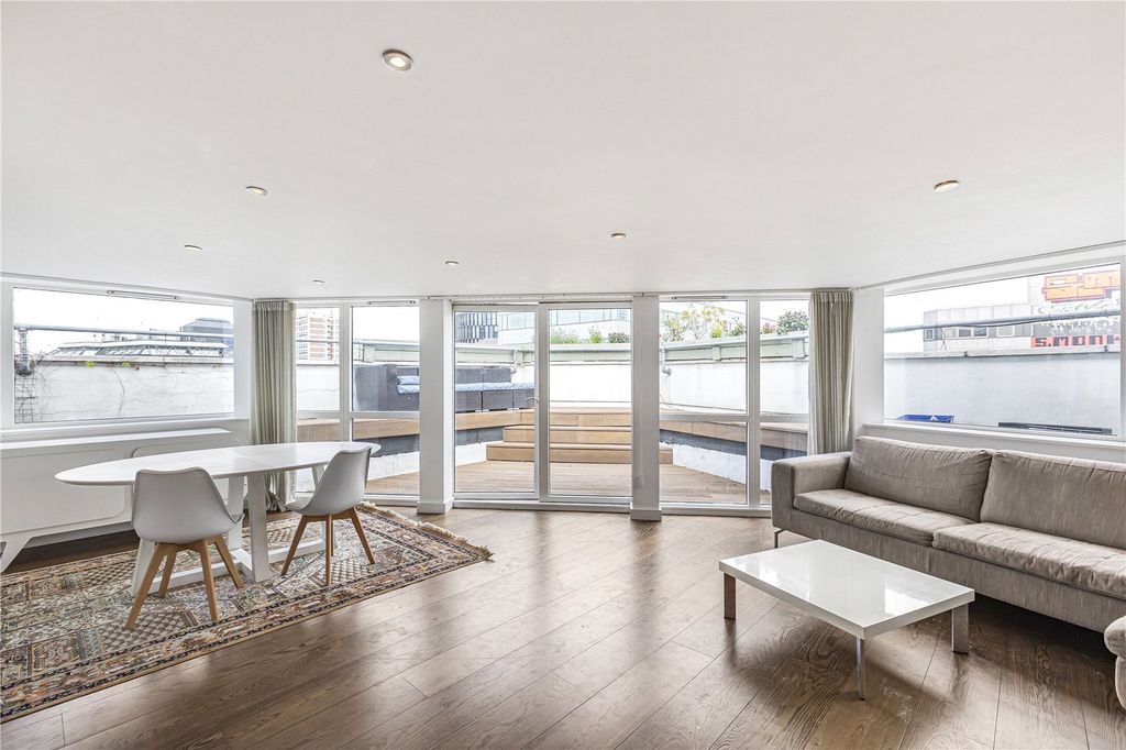 Property photo 2 of 22 Reception/Kitchen