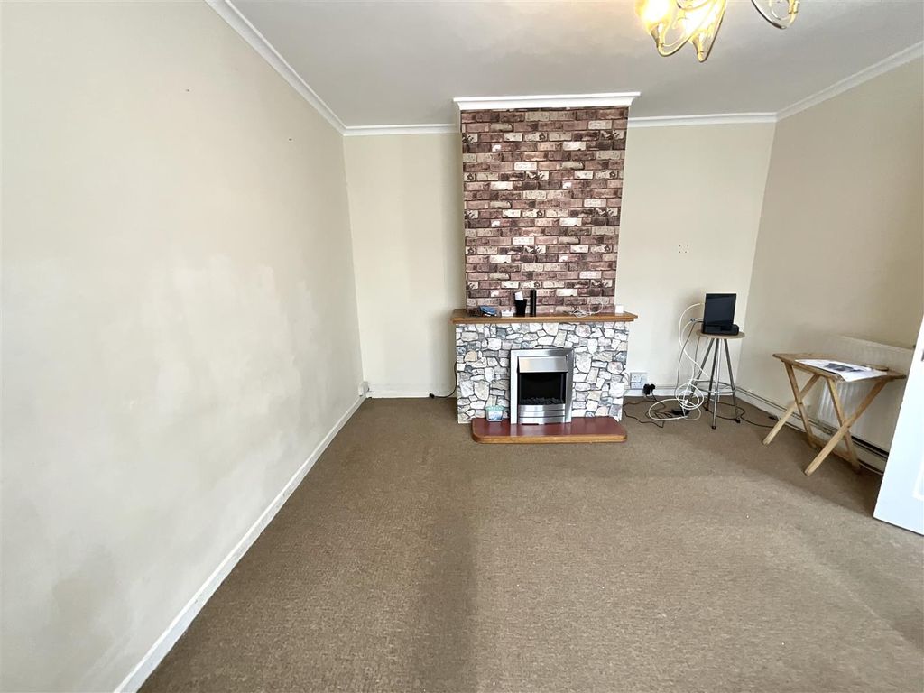 Property photo 2 of 11 Lounge