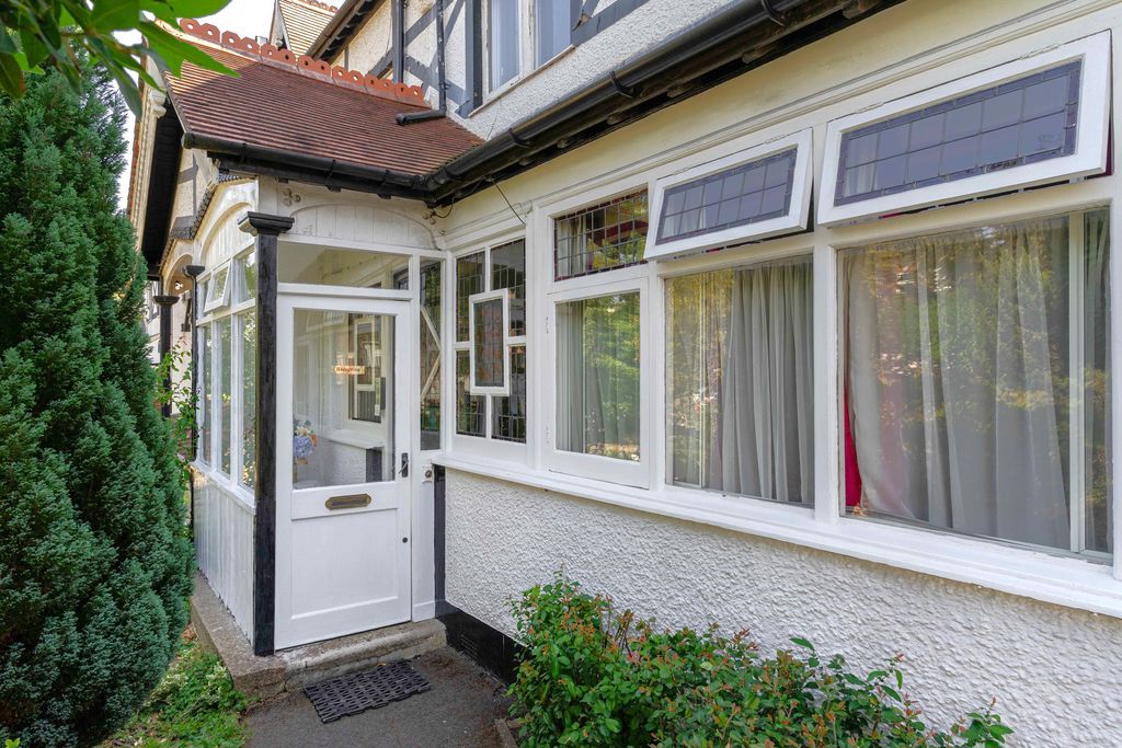 Property photo 3 of 18 External