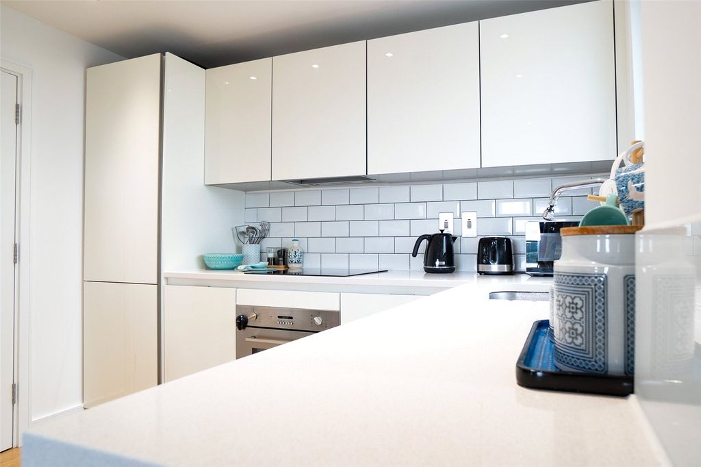 Additional image 6 of 2 bed flat for saleThe Broadway, Loughton, Essex IG10