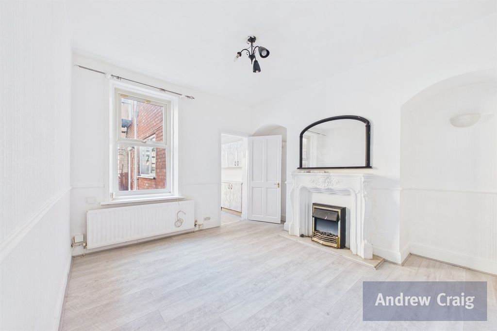 Property photo 2 of 5 Lounge