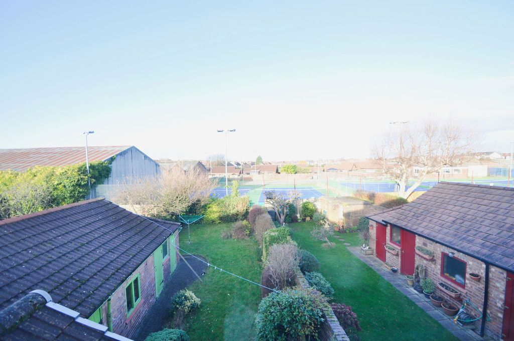 Property photo 3 of 34