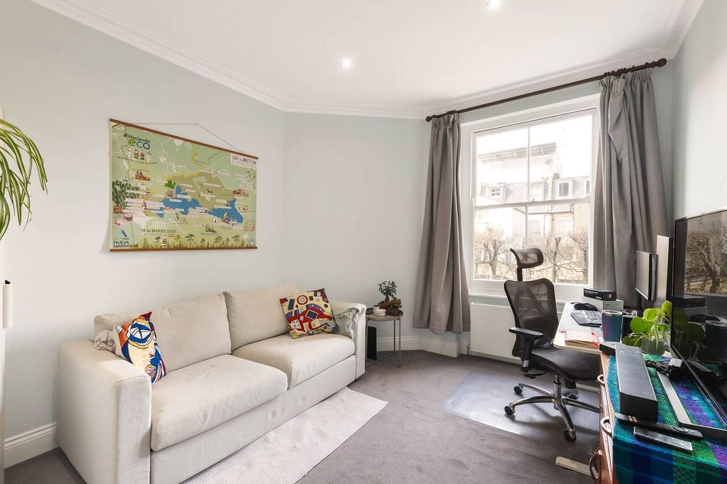 Property photo 2 of 6 Picture No. 12