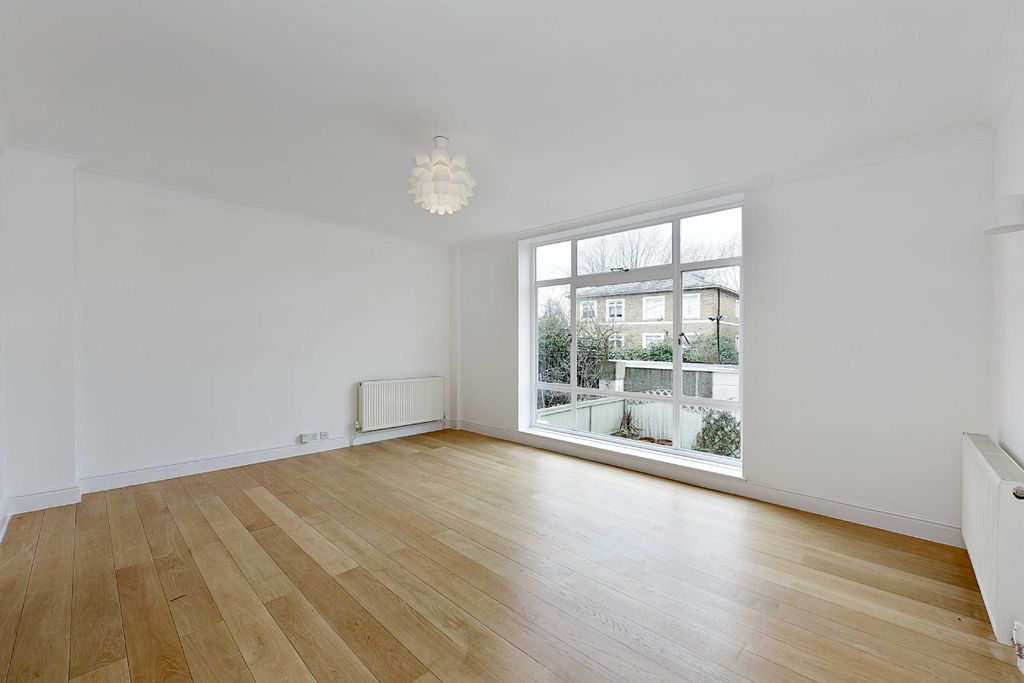 Property photo 2 of 11 Photo