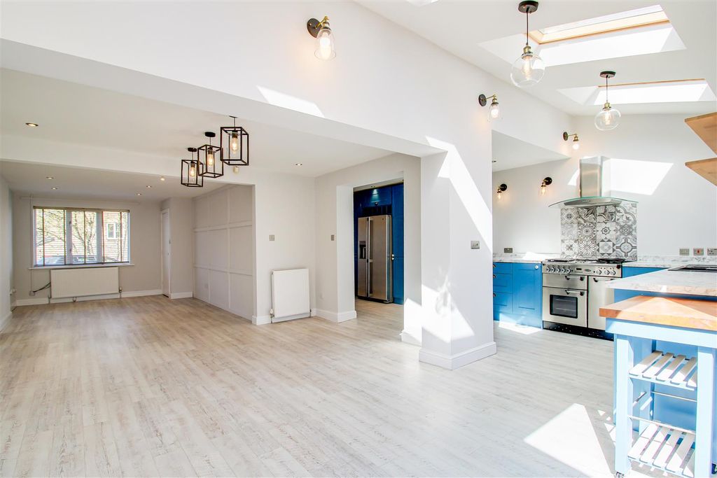 Property photo 3 of 18