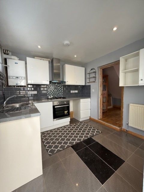 Property photo 3 of 12 Kitchen2