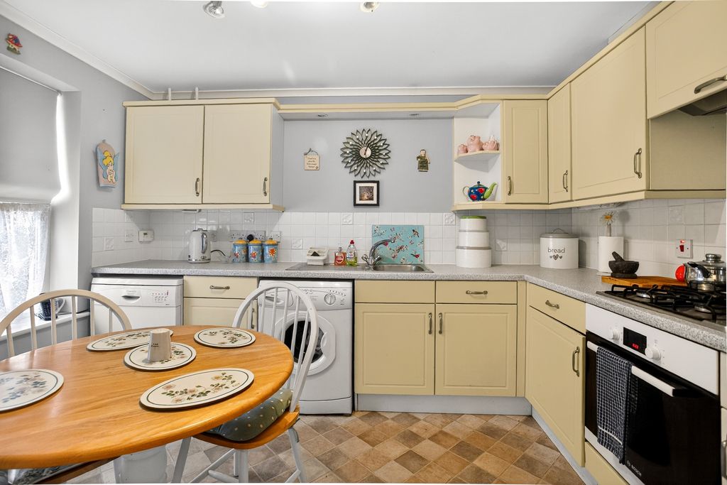 Property photo 2 of 20