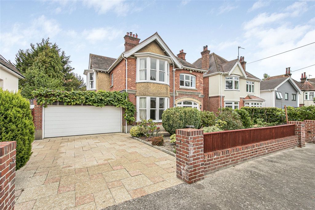 Property photo 1 of 26 Birchwood Road