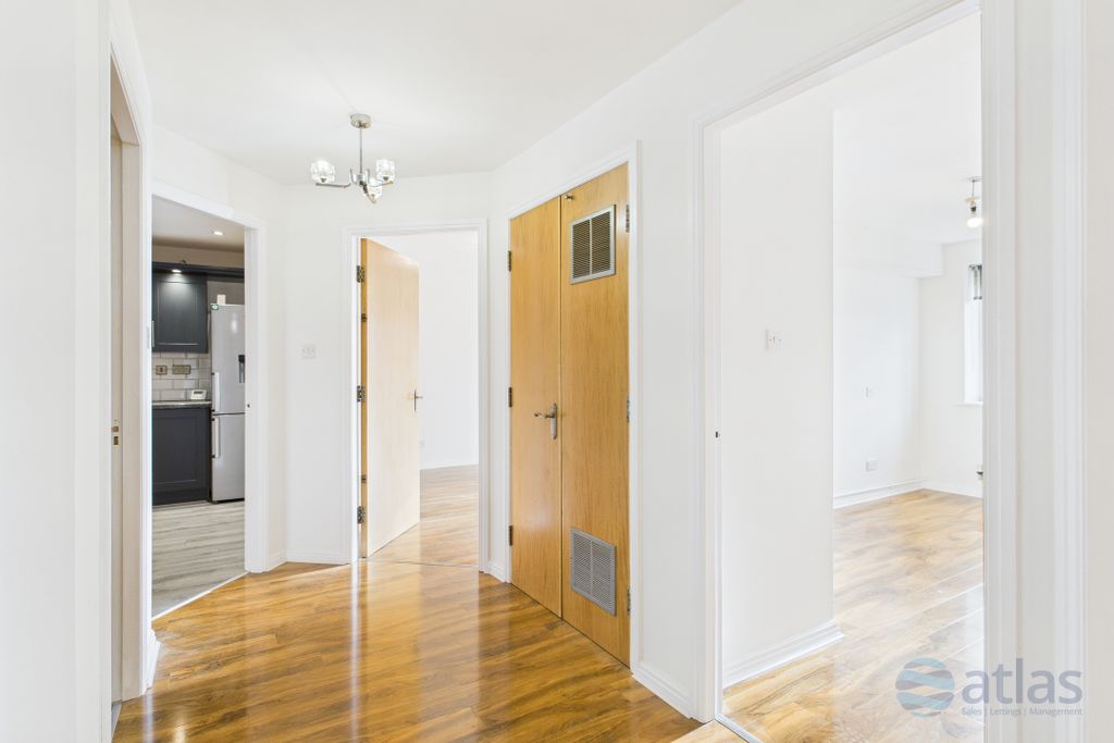 Property photo 3 of 9 Hallway