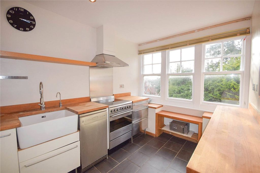 Property photo 2 of 8 Picture No. 28
