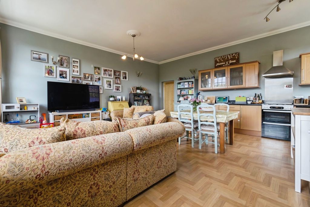 Property photo 2 of 13 Photo