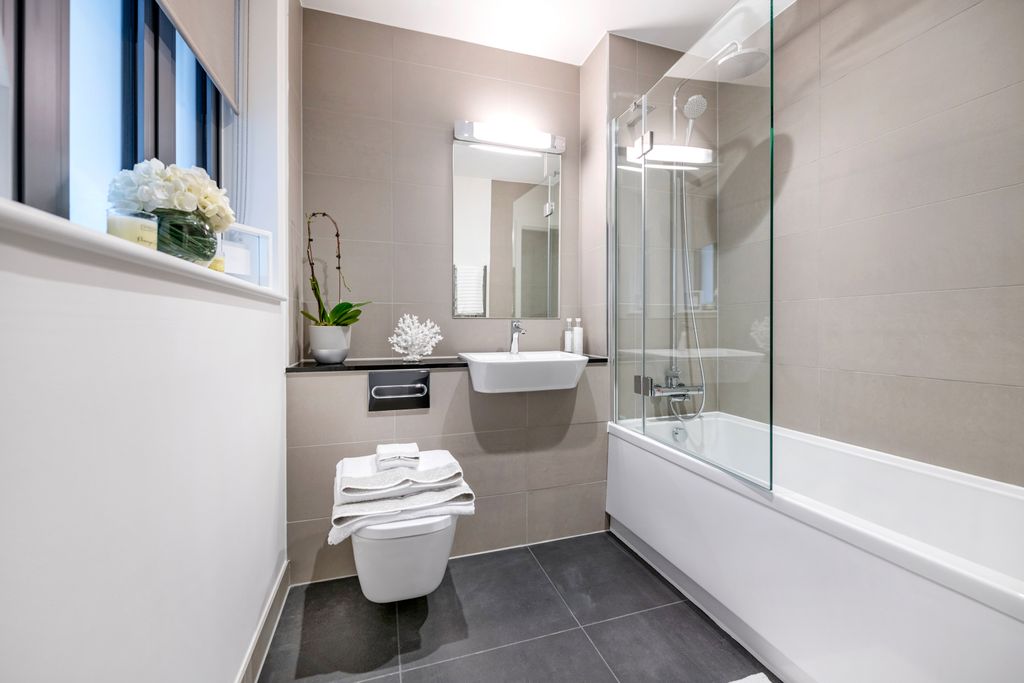 Property photo 3 of 7 Bathroom