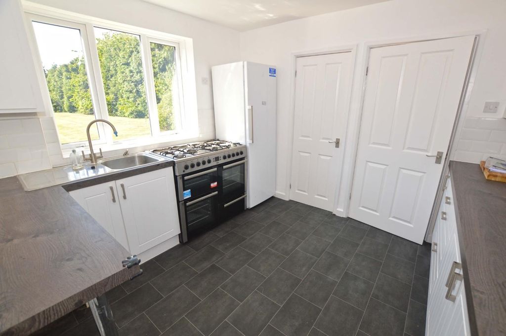 Property photo 3 of 15 12.Jpg