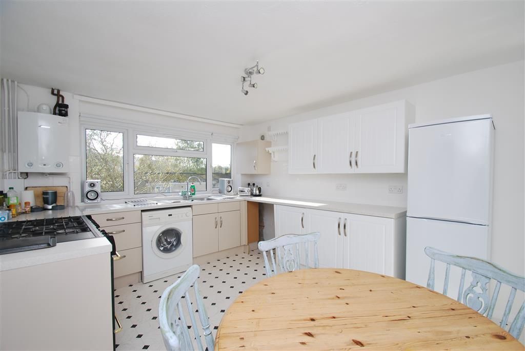 Property photo 3 of 8 Kitchen