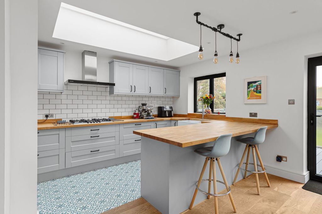 Property photo 2 of 17