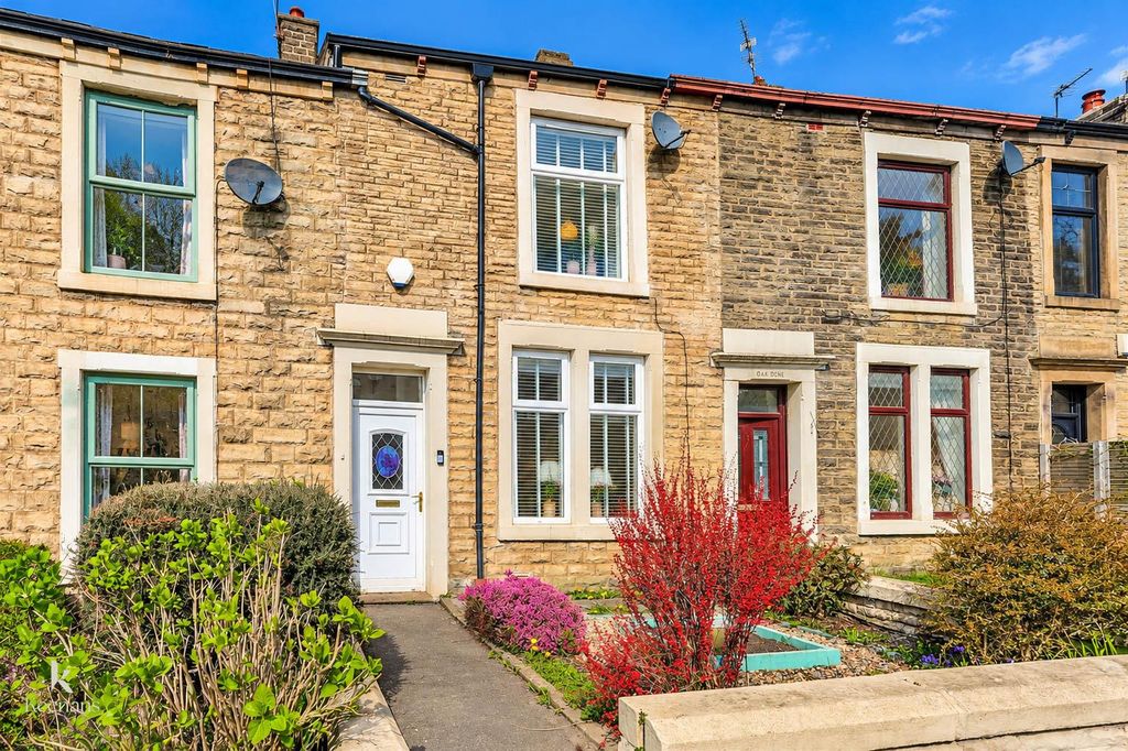 Property photo 2 of 17 Sunlit British Stone Terrace Row.Jpg