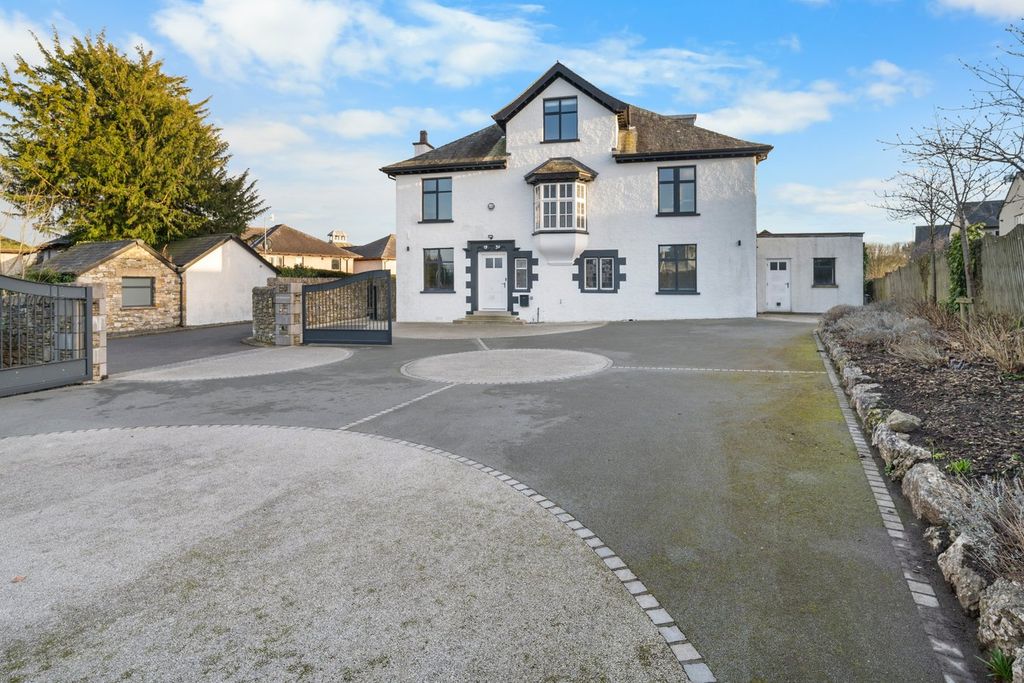 Property photo 1 of 41