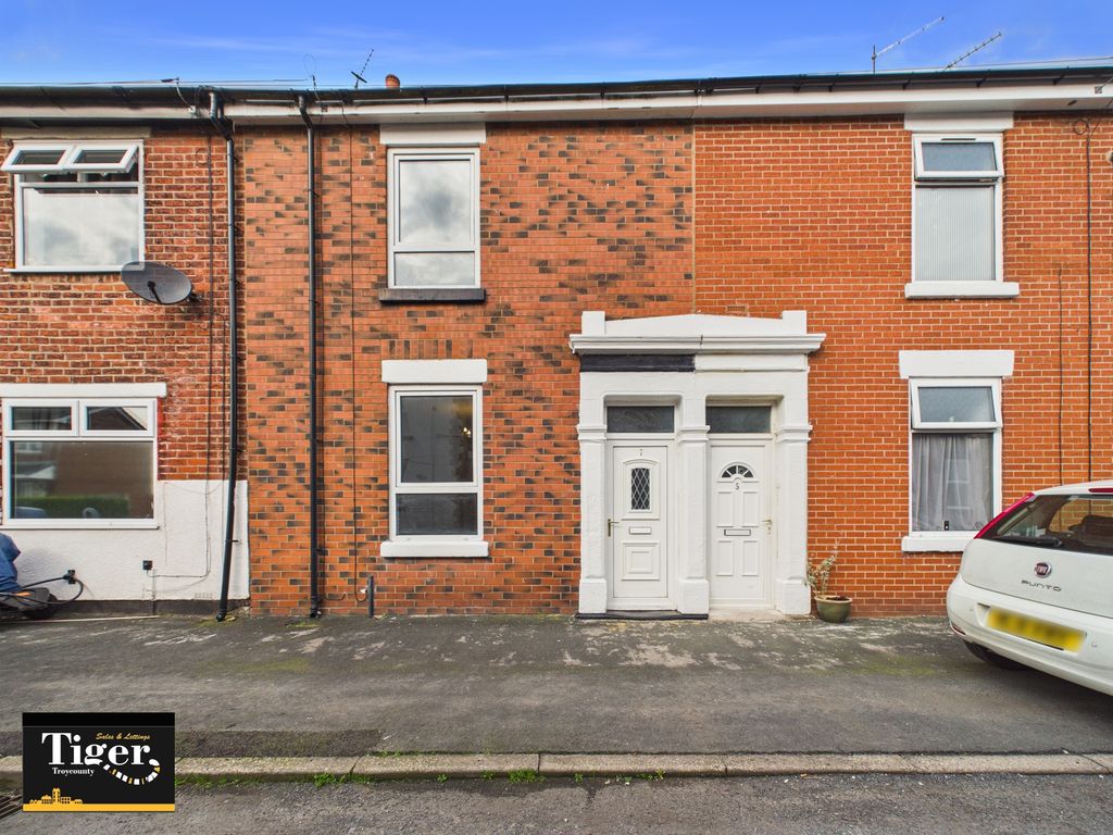 Property photo 1 of 13 Cam01931G0-Pr0333-Still013