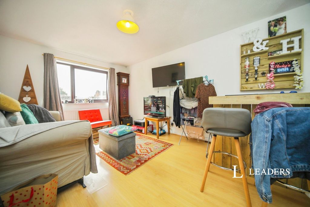 Property photo 3 of 9 Pbox-Img.Jpg