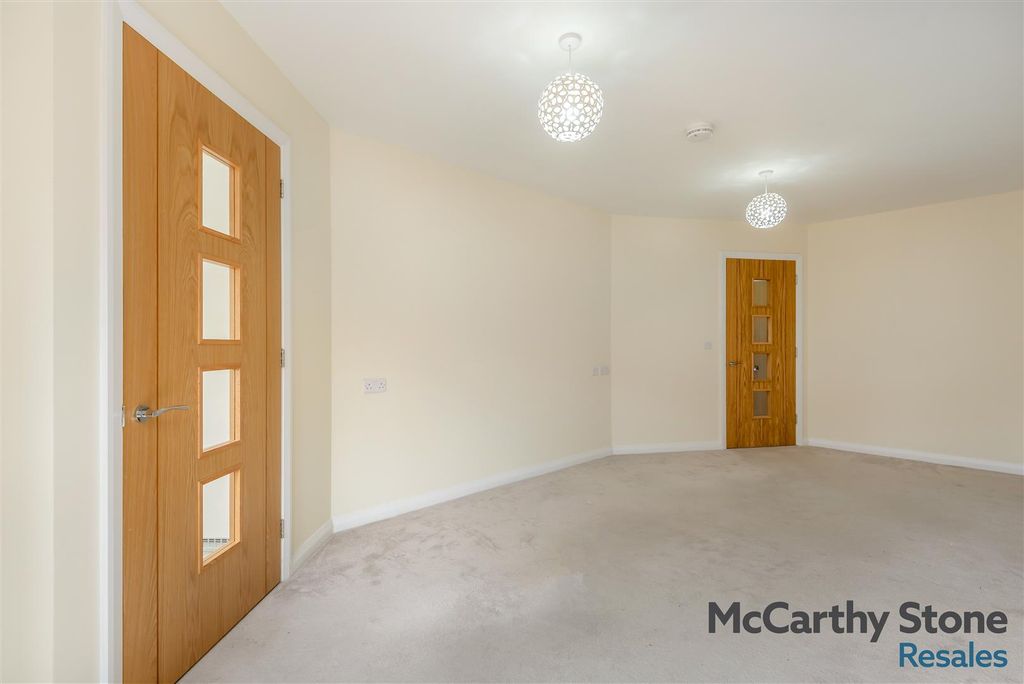 Property photo 3 of 22 8695483-Interior06.Jpg