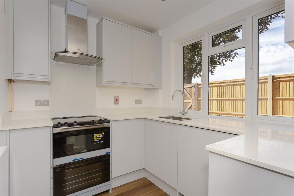 Property photo 3 of 20 House-Tilehurst-Road-Cheam-123.Jpg