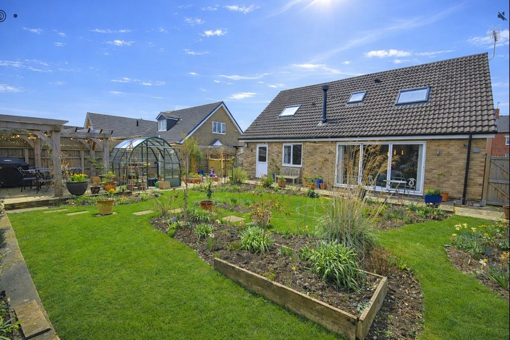 Property photo 2 of 34 Rear Garden 2