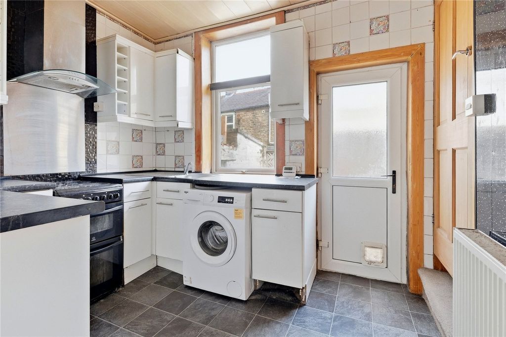 Property photo 3 of 13 Kitchen
