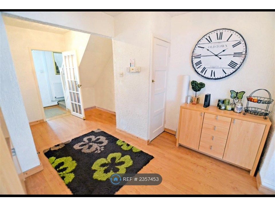 Property photo 3 of 24 Ground Floor Landing