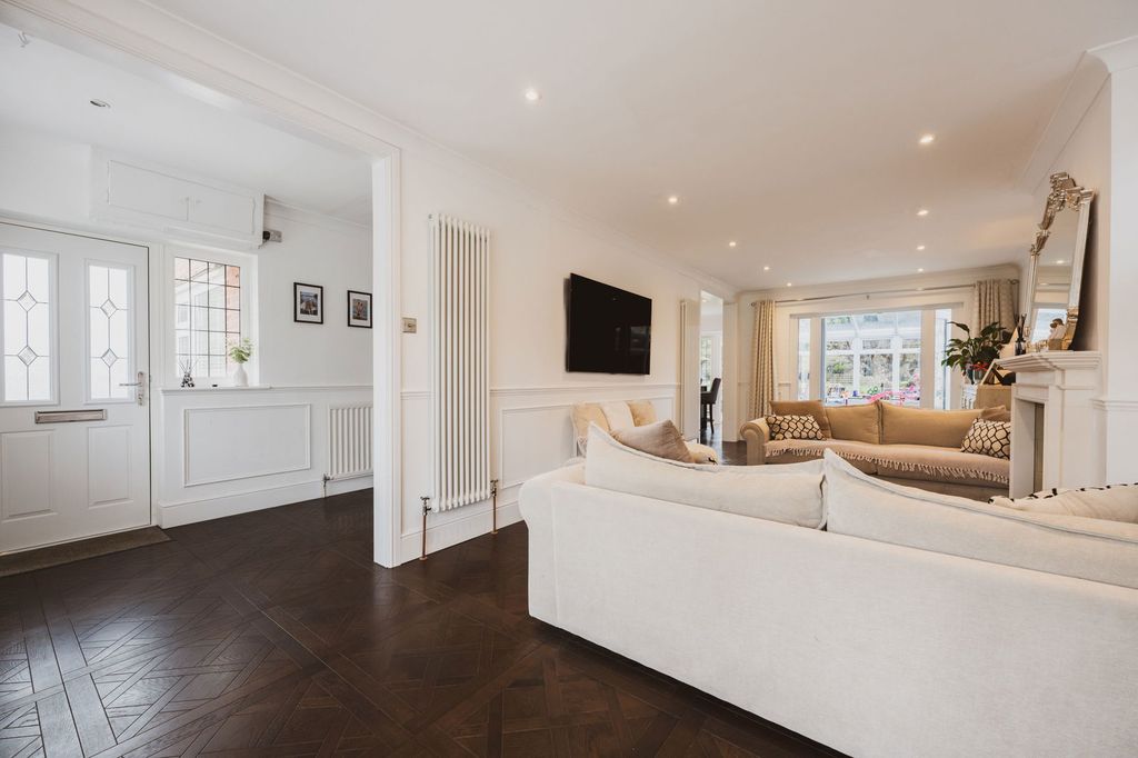 Property photo 3 of 48