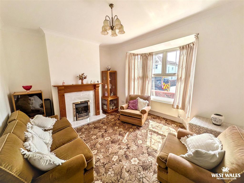 Property photo 3 of 24 11875.Jpg
