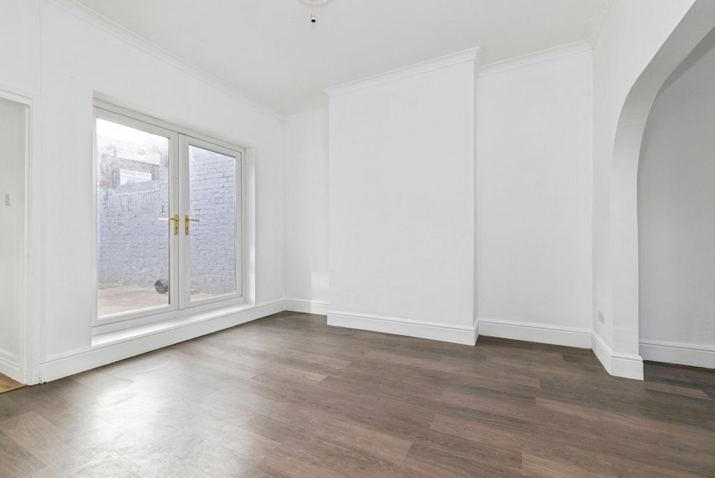 Property photo 2 of 18 Pbox-Img.Jpg