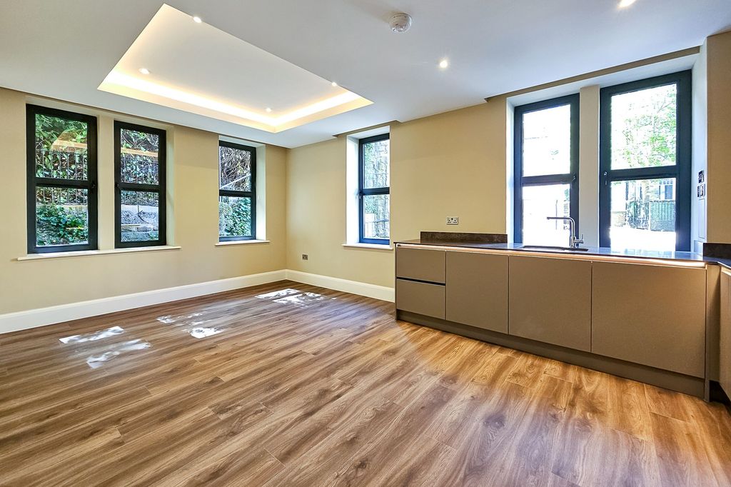 Property photo 1 of 28