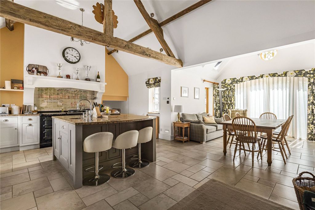 Property photo 2 of 16 Kitchen/Breakfast