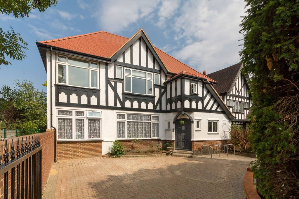 Property photo 1 of 8