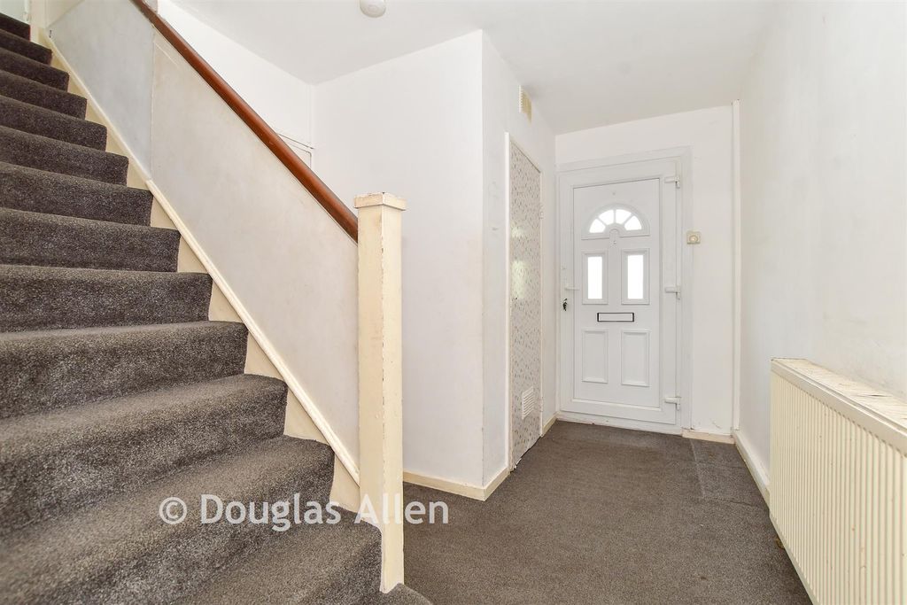 Property photo 1 of 10 Hallway