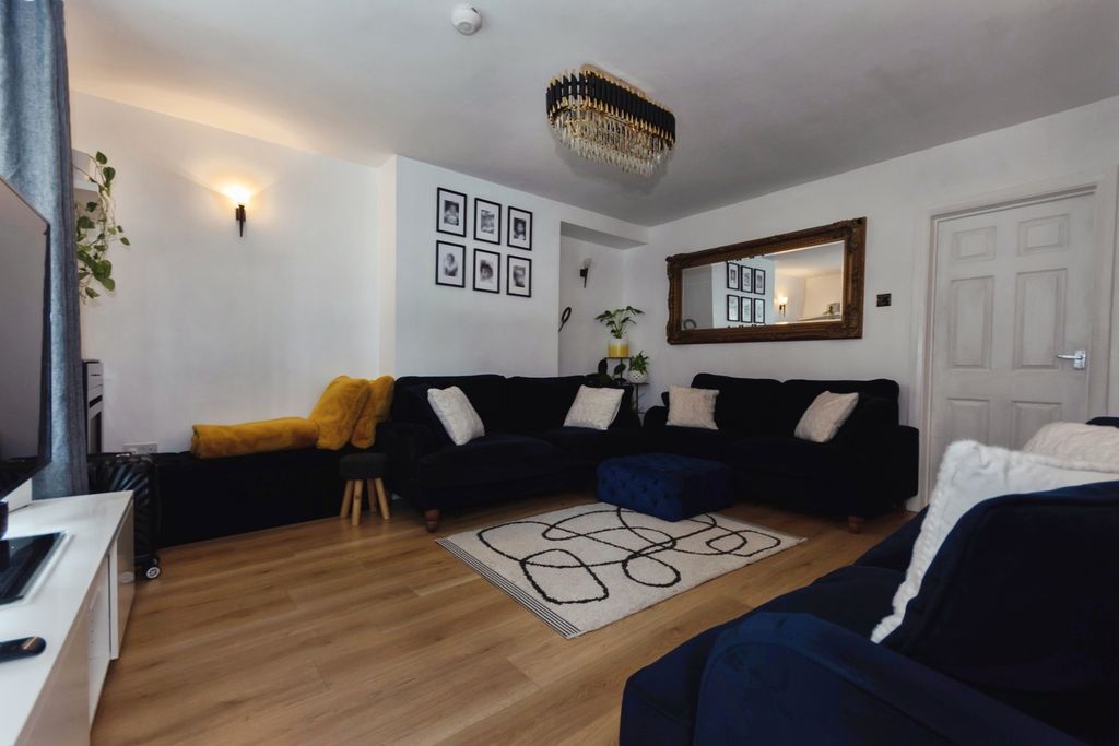 Property photo 3 of 15 Pbox-Img.Jpg