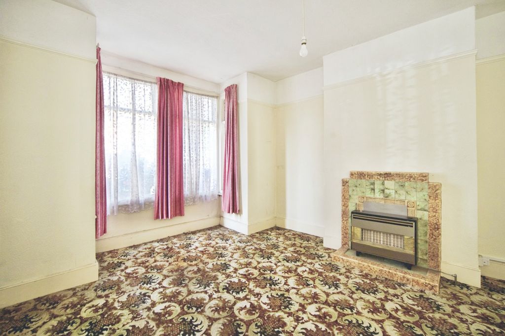Property photo 3 of 25 Pbox-Img.Jpg