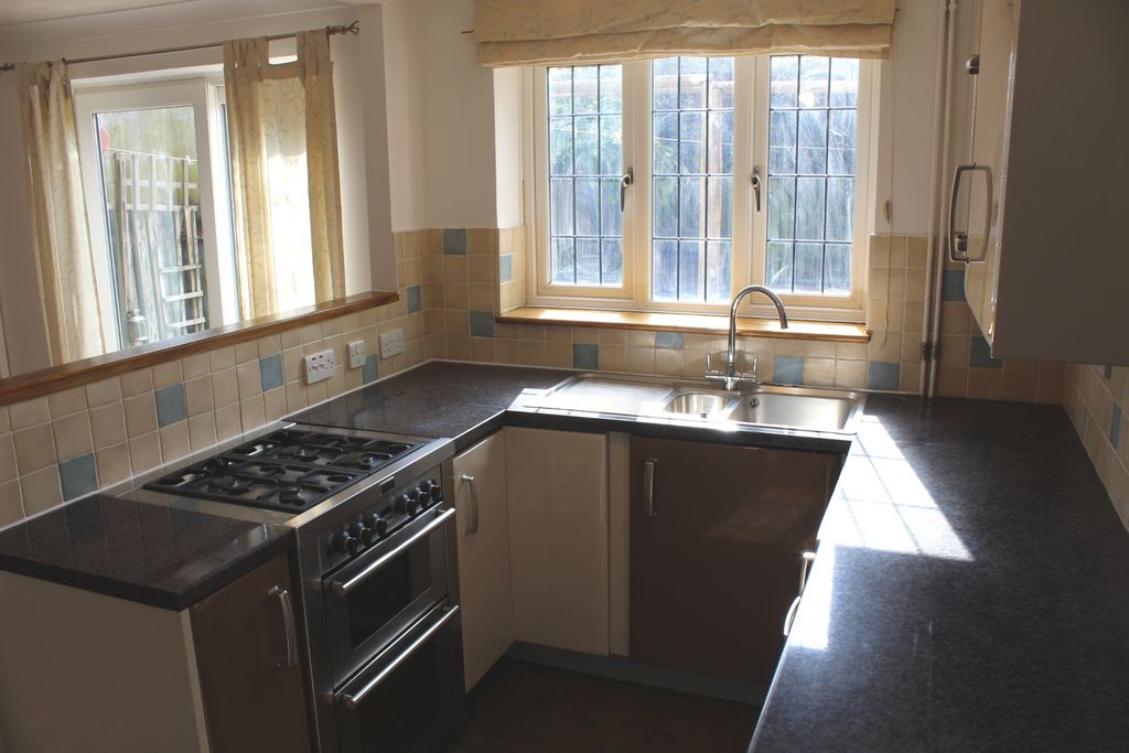 Property photo 2 of 11 Macon Close