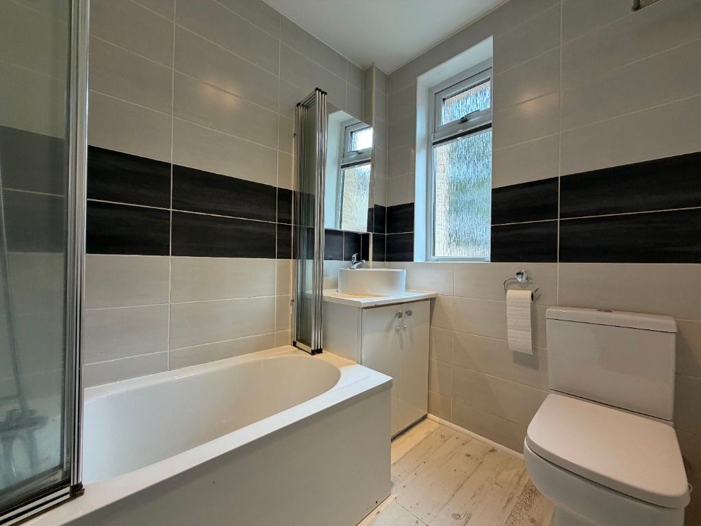 Additional image 12 of 2 bed flat to rentBruce Road, Paisley, Renfrewshire PA3