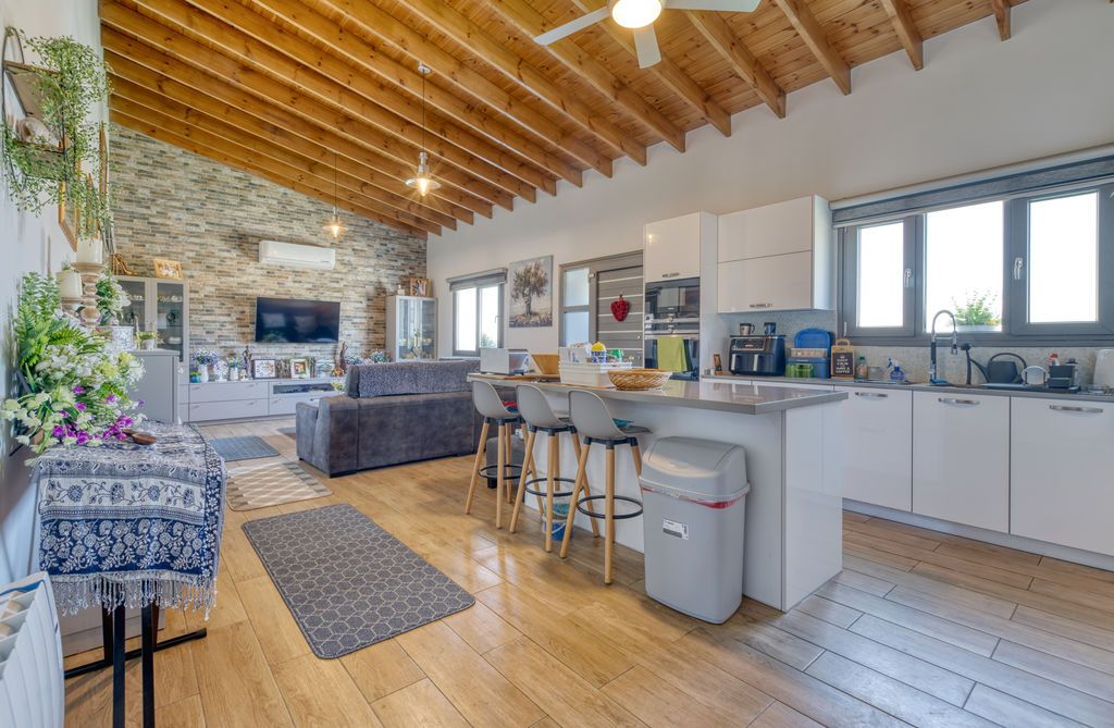 Property photo 3 of 18 Kitchen Lounge Diner