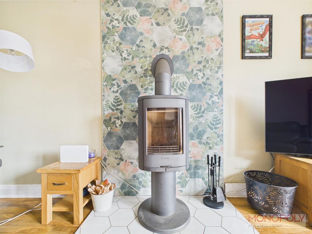 Property photo 3 of 25 Feature Log Burner
