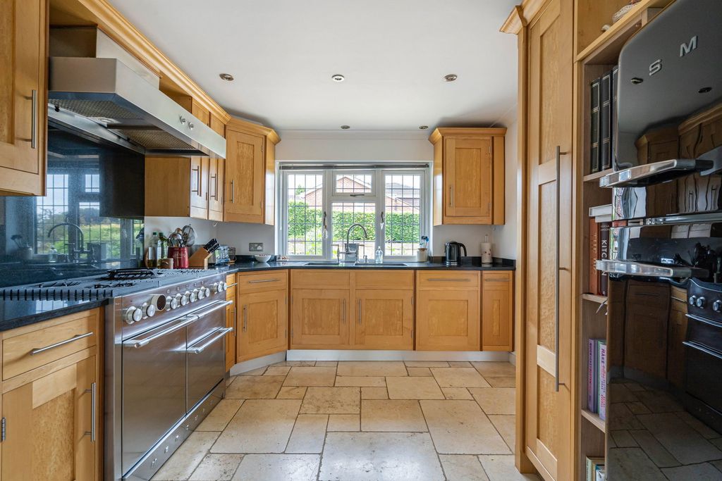 Property photo 3 of 31