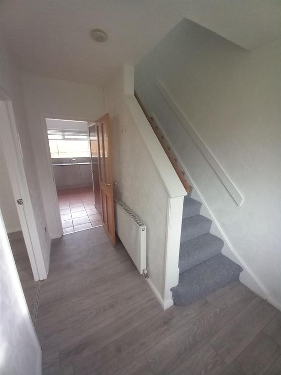 Property photo 2 of 12 Entrance Hall